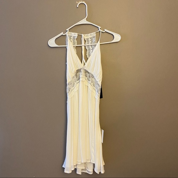Lulus Dresses & Skirts - White lulus mini dress